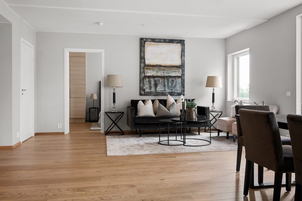 Salon avec parquet en chêne doré